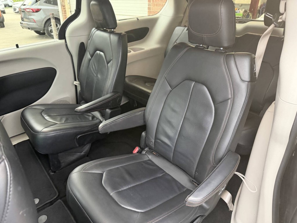 2018 Chrysler Pacifica Image 26