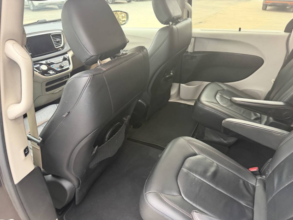 2018 Chrysler Pacifica Image 27
