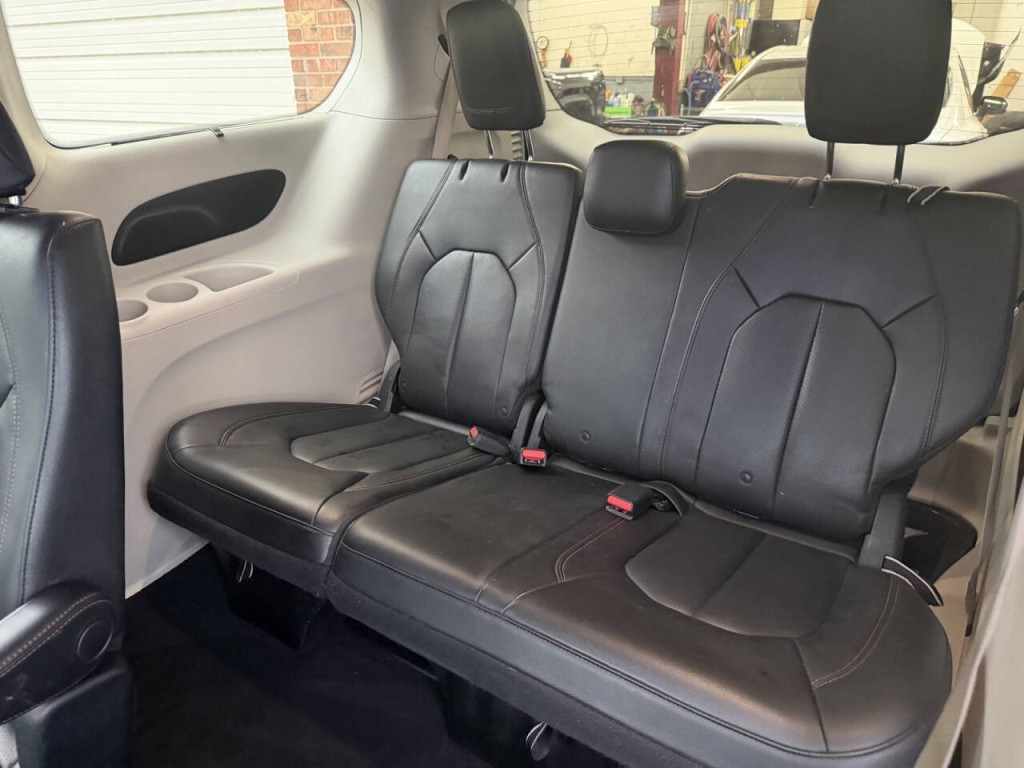 2018 Chrysler Pacifica Image 29