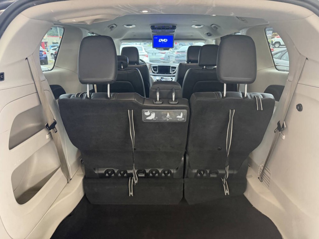 2018 Chrysler Pacifica Image 30