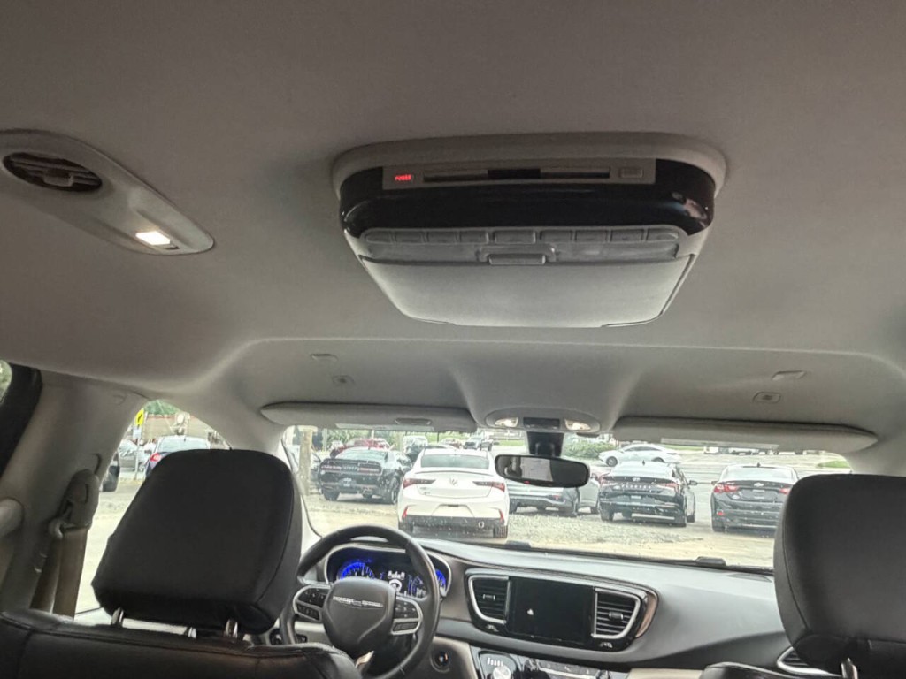 2018 Chrysler Pacifica Image 34