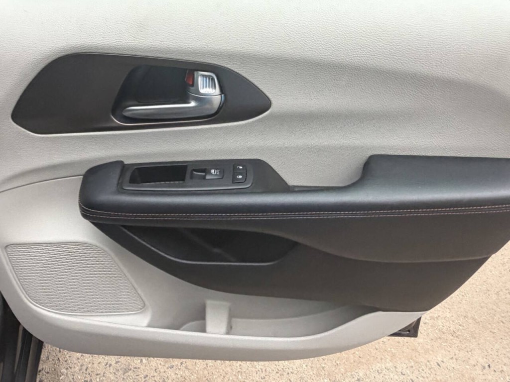 2018 Chrysler Pacifica Image 35