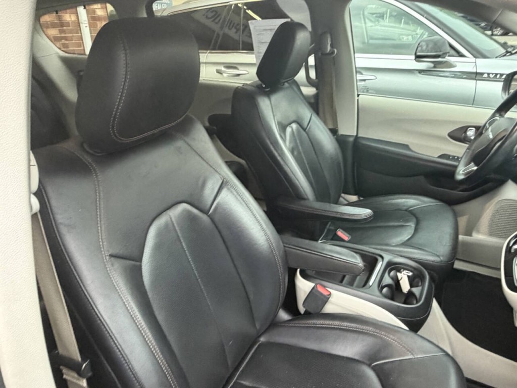2018 Chrysler Pacifica Image 36
