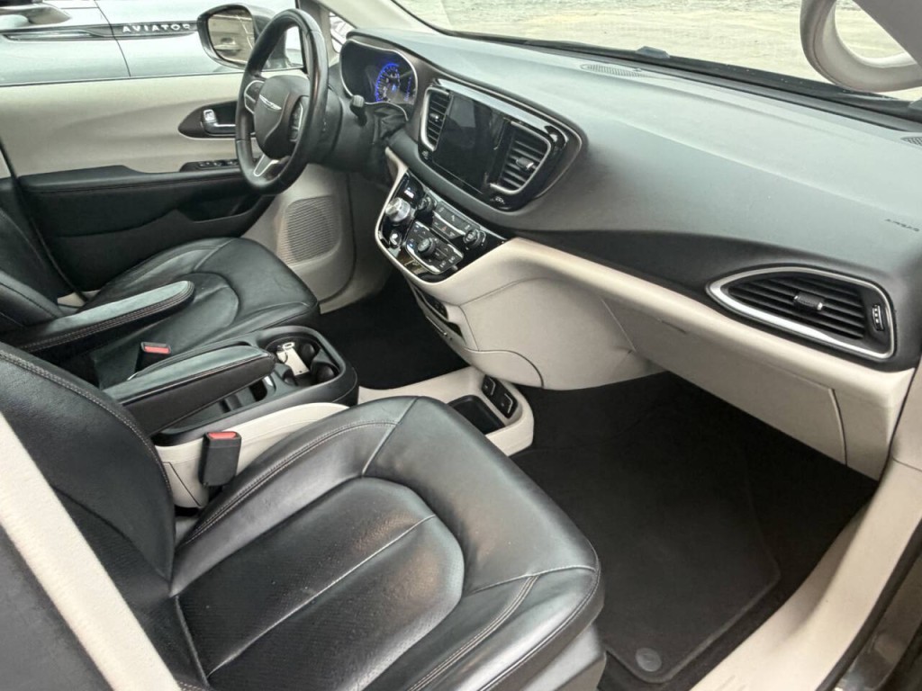 2018 Chrysler Pacifica Image 37