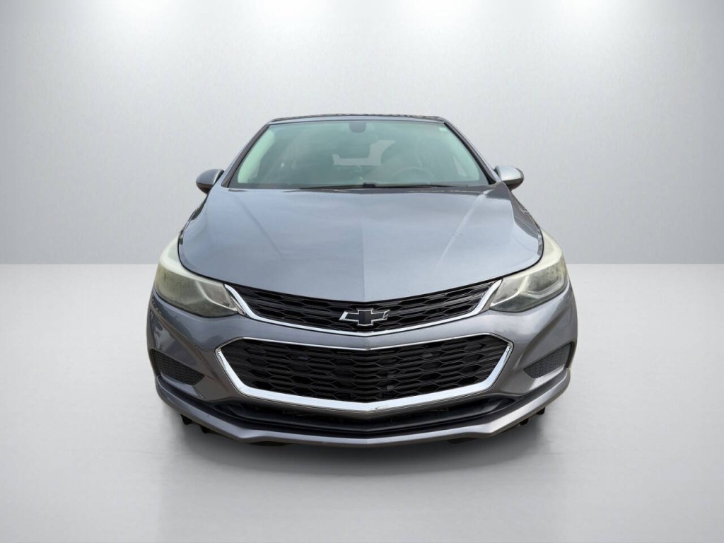 2018 Chevrolet Cruze Image 2