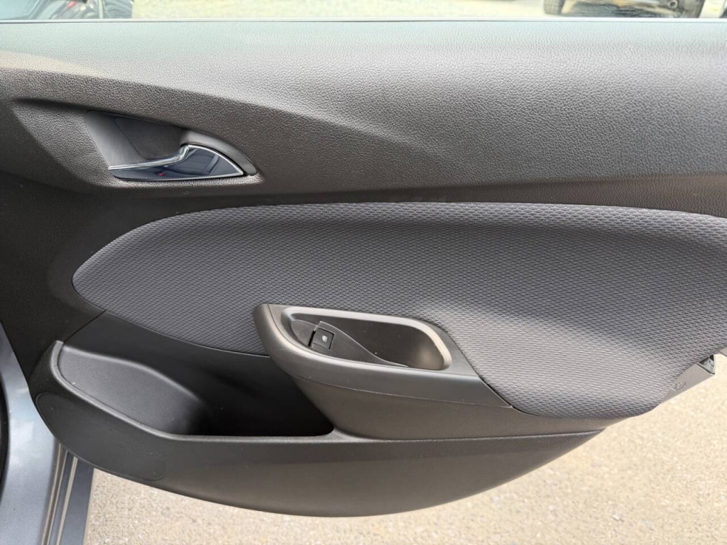 2018 Chevrolet Cruze Image 30