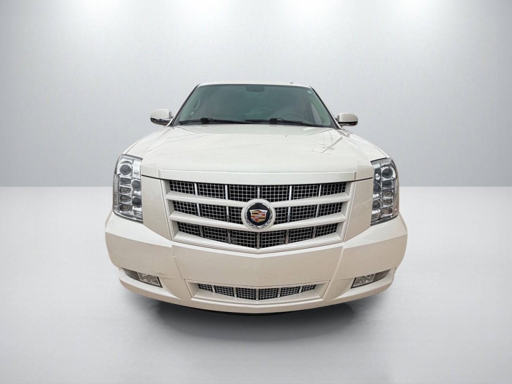 2013 Cadillac Escalade Image 2