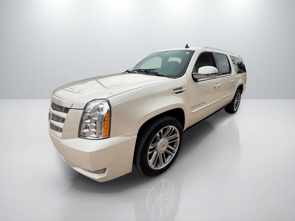 2013 Cadillac Escalade Image 3