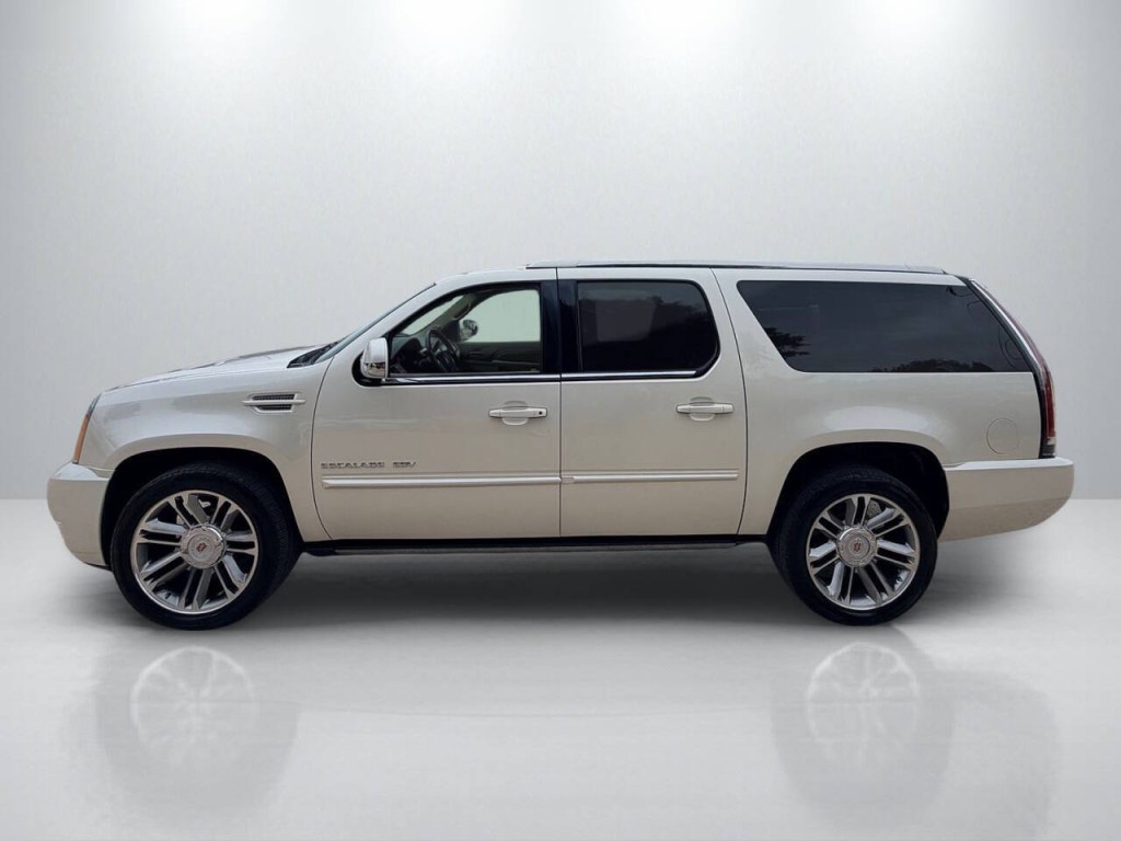 2013 Cadillac Escalade Image 4