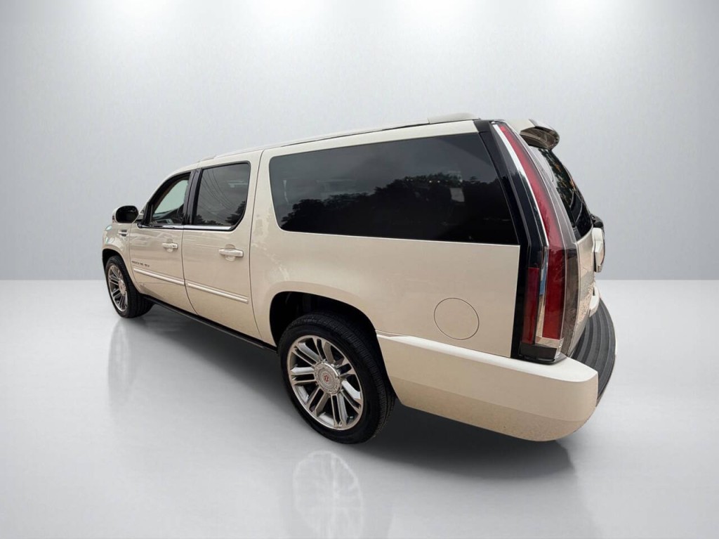 2013 Cadillac Escalade Image 5