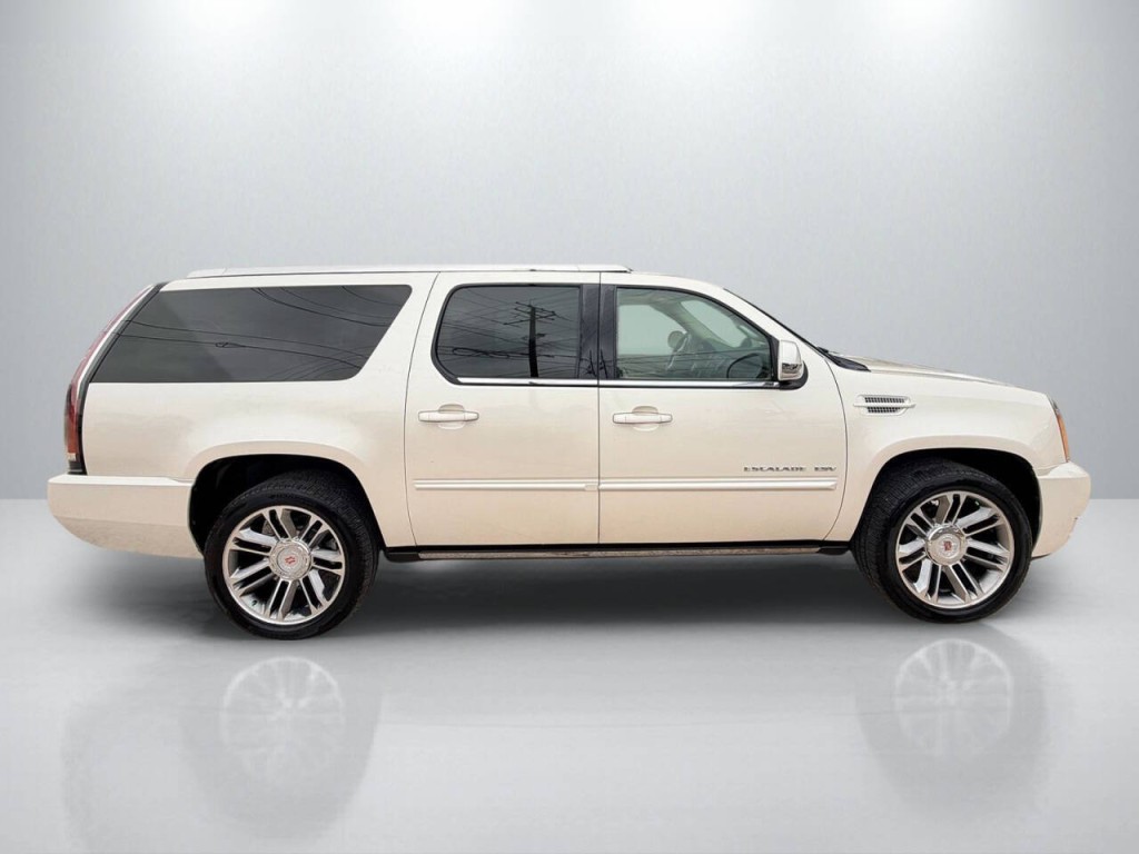2013 Cadillac Escalade Image 8