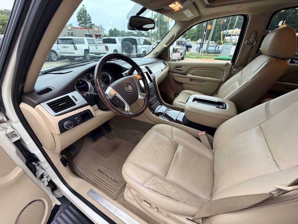 2013 Cadillac Escalade Image 14