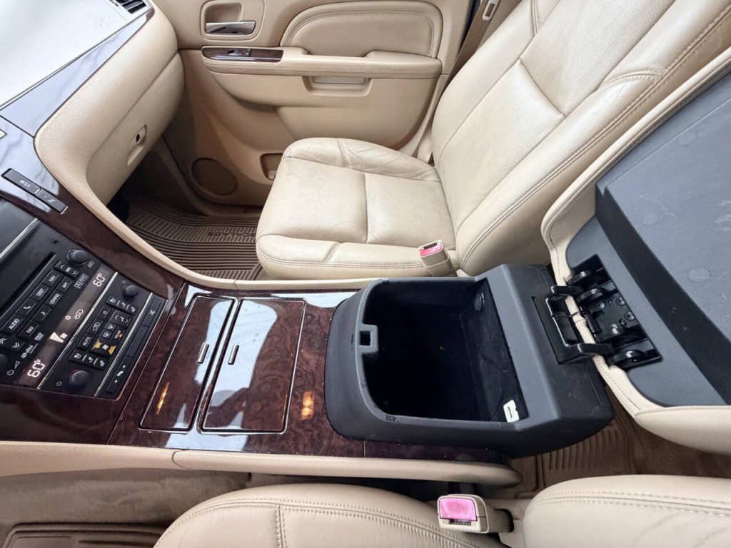 2013 Cadillac Escalade Image 21