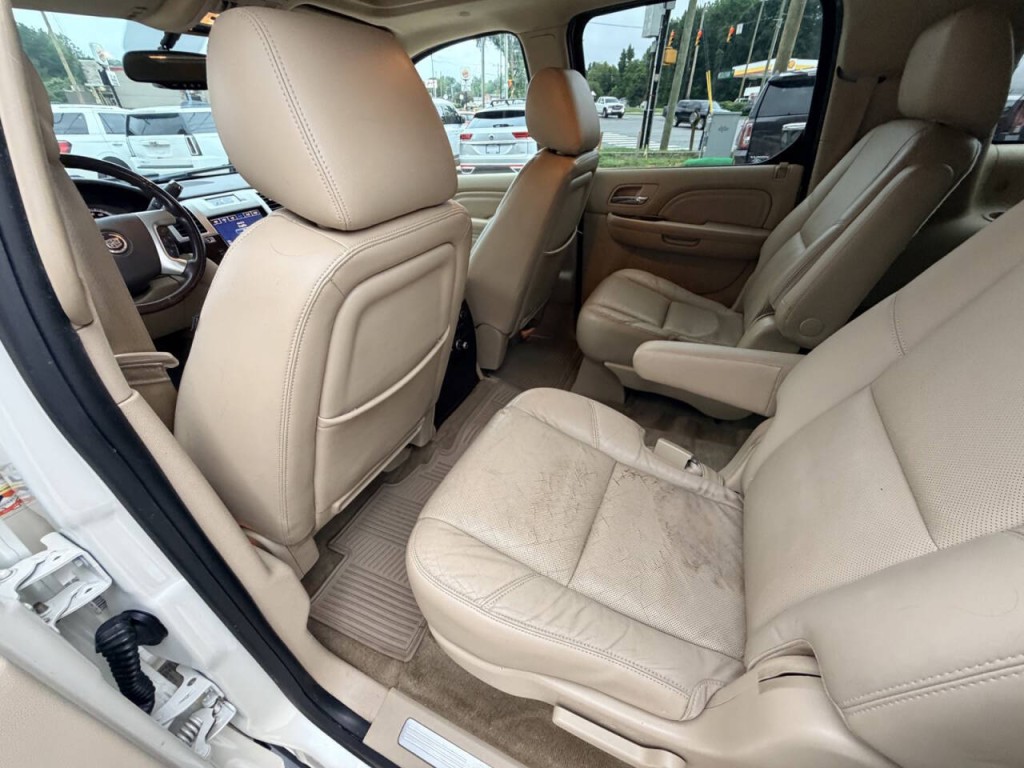 2013 Cadillac Escalade Image 23