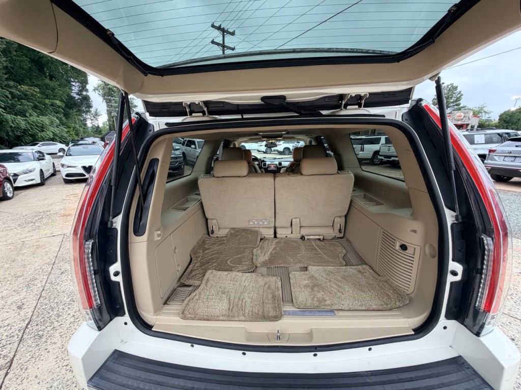 2013 Cadillac Escalade Image 26