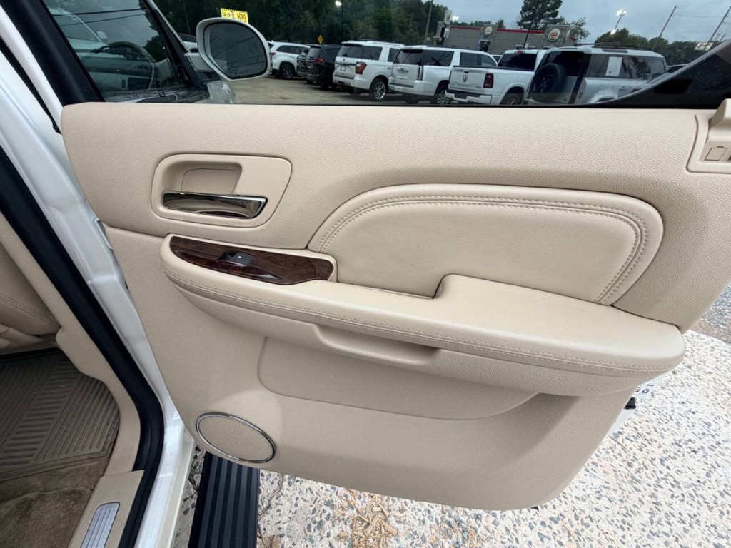 2013 Cadillac Escalade Image 27