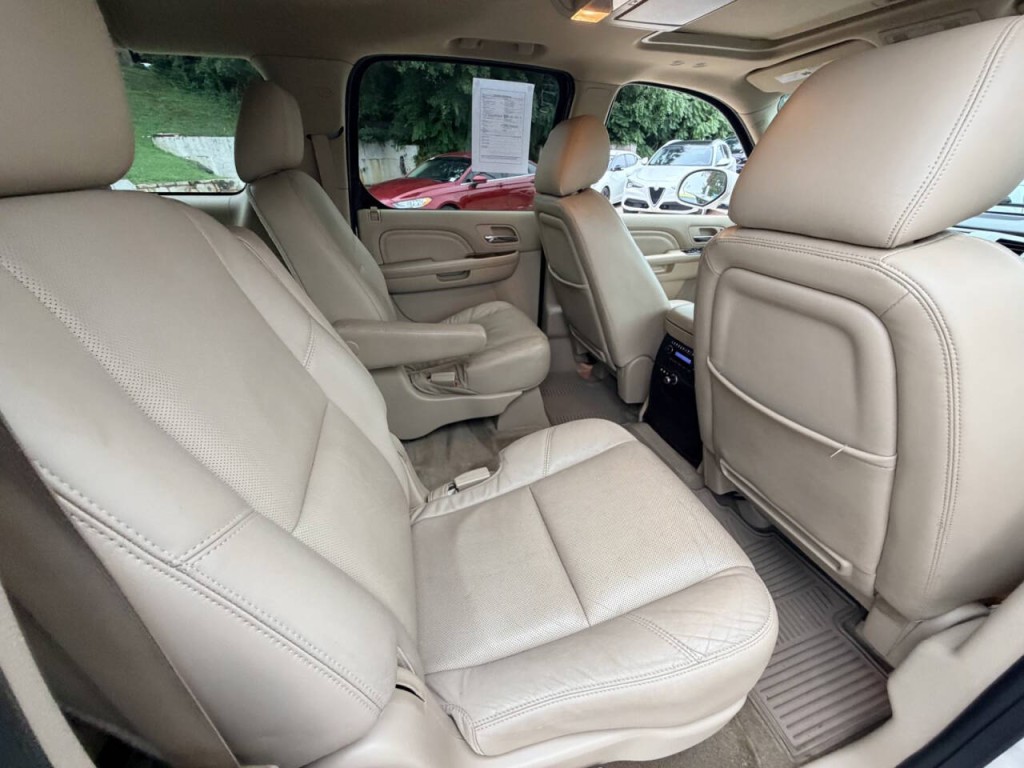 2013 Cadillac Escalade Image 28