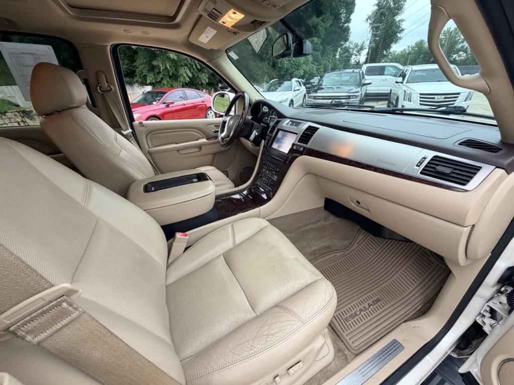 2013 Cadillac Escalade Image 31