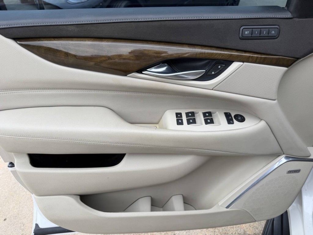 2018 Cadillac Escalade Image 14
