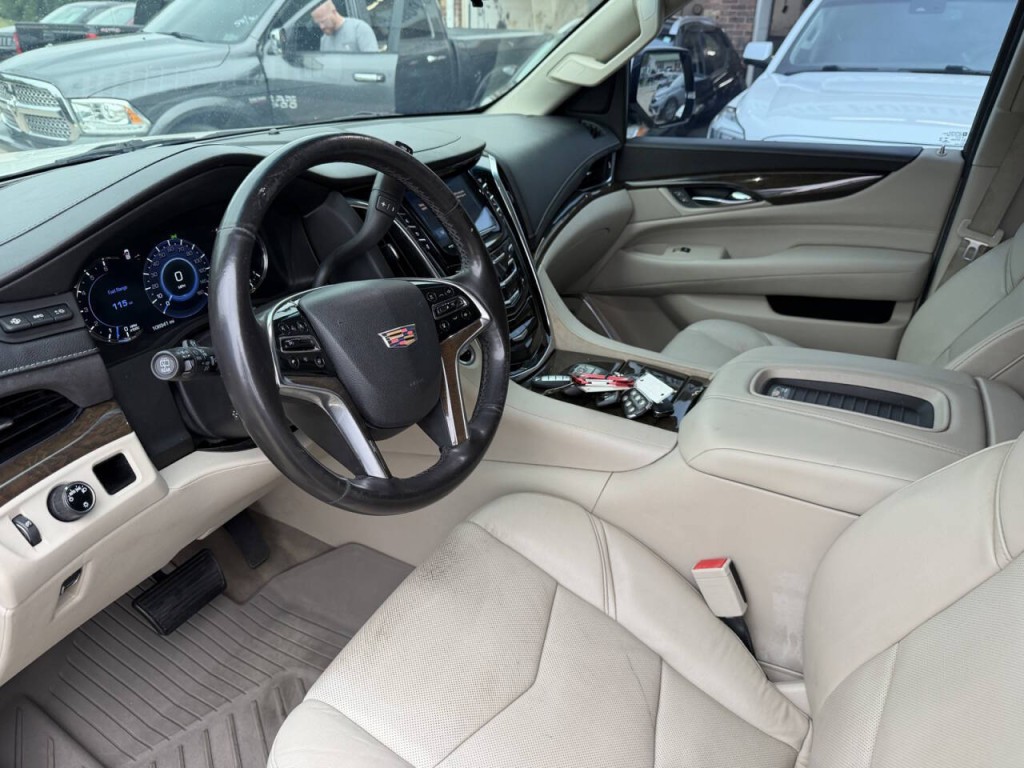 2018 Cadillac Escalade Image 17