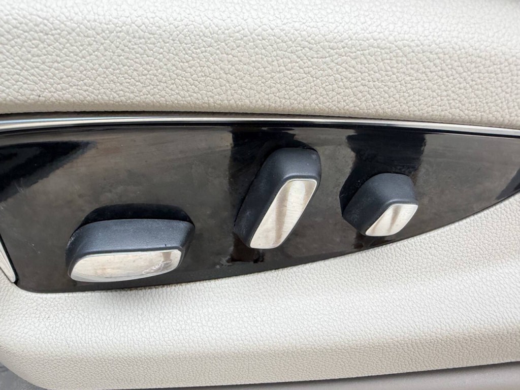 2018 Cadillac Escalade Image 18