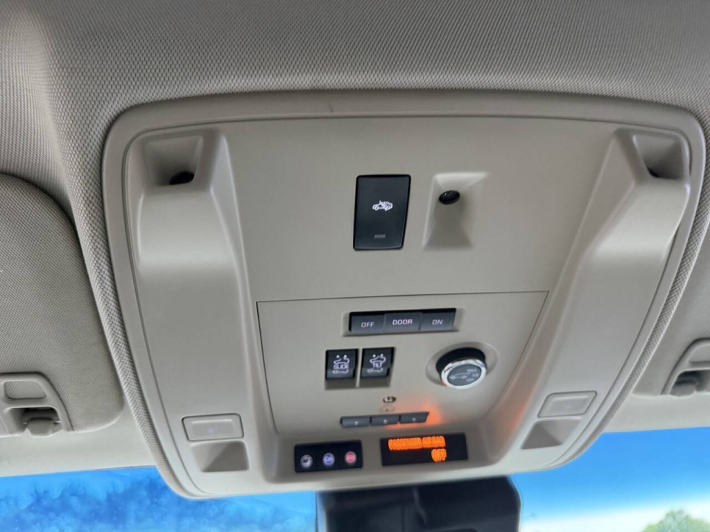 2018 Cadillac Escalade Image 29