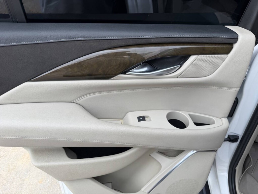 2018 Cadillac Escalade Image 31