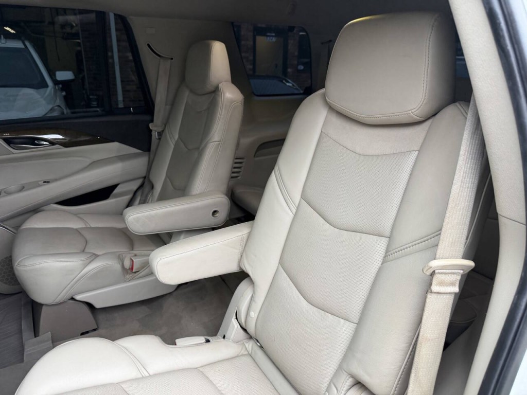 2018 Cadillac Escalade Image 32