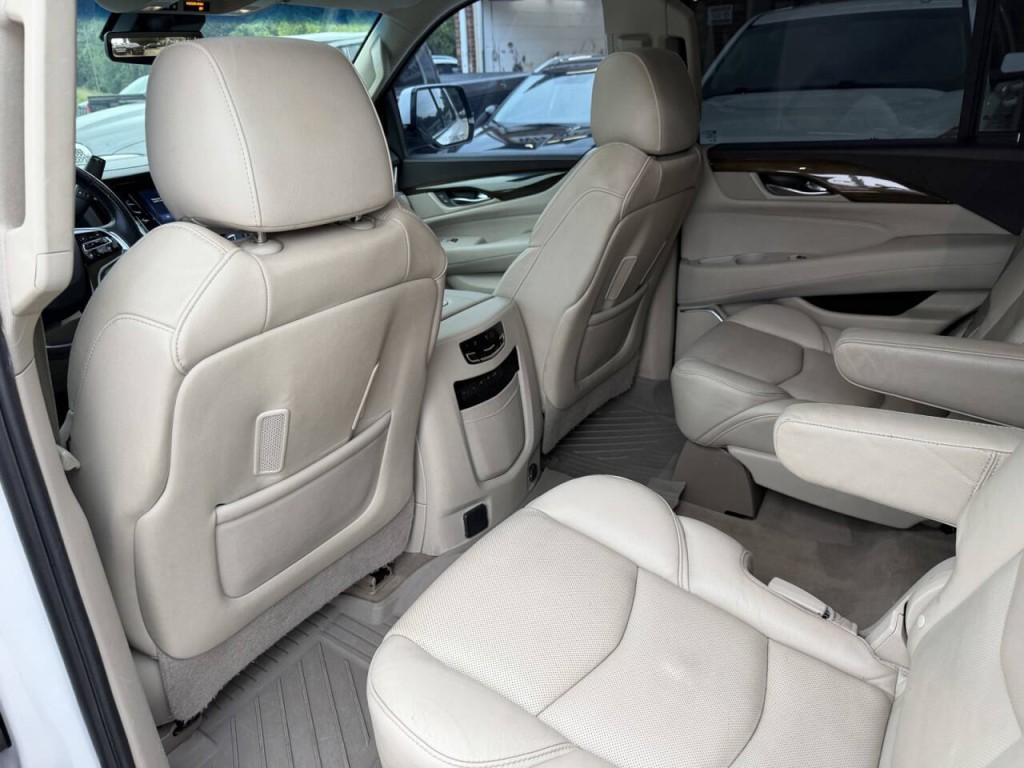 2018 Cadillac Escalade Image 33
