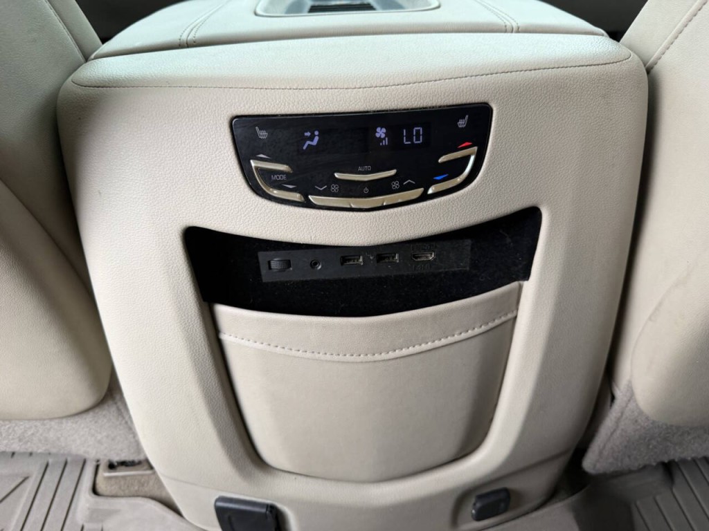 2018 Cadillac Escalade Image 34