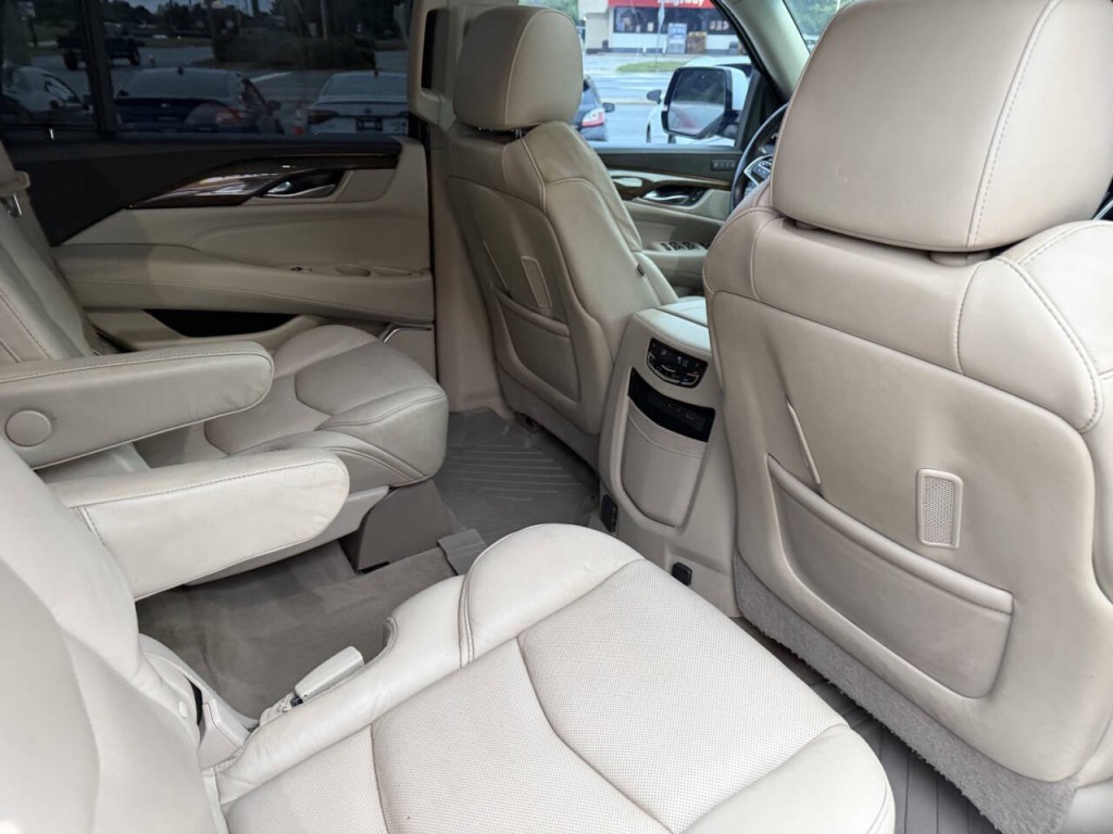 2018 Cadillac Escalade Image 43