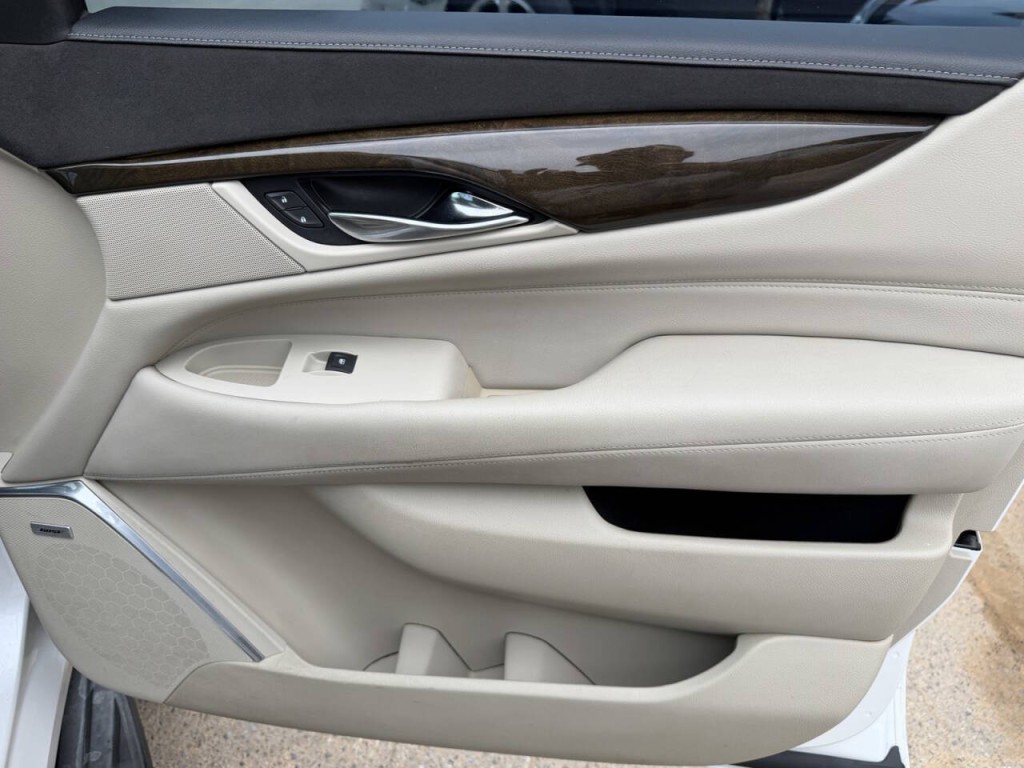 2018 Cadillac Escalade Image 45