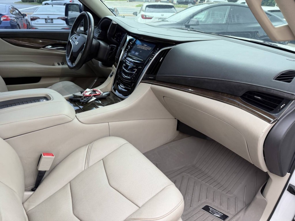 2018 Cadillac Escalade Image 47