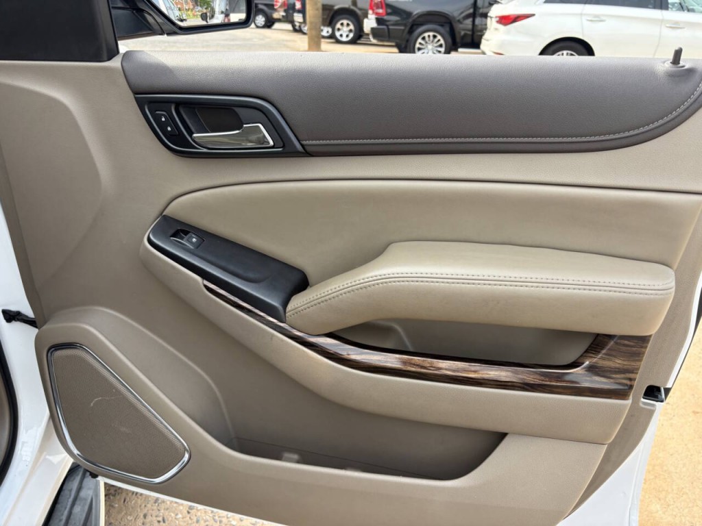 2015 GMC Yukon Image 32