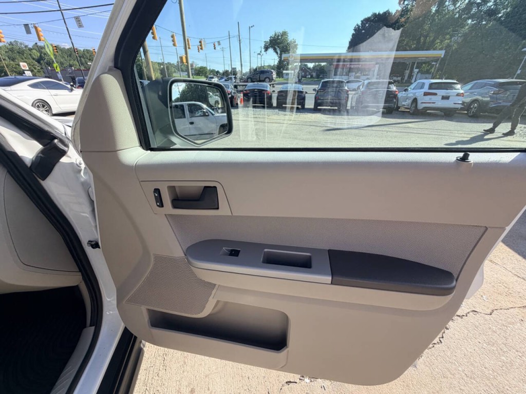 2012 Ford Escape Image 24