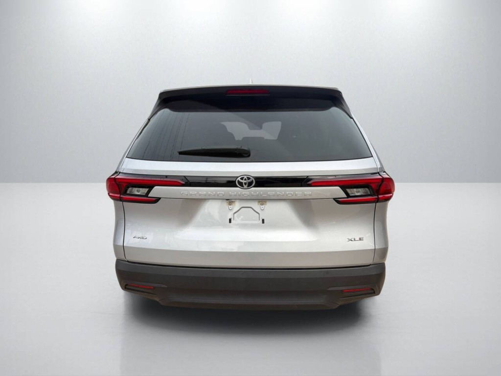 2025 Toyota Highlander Image 6