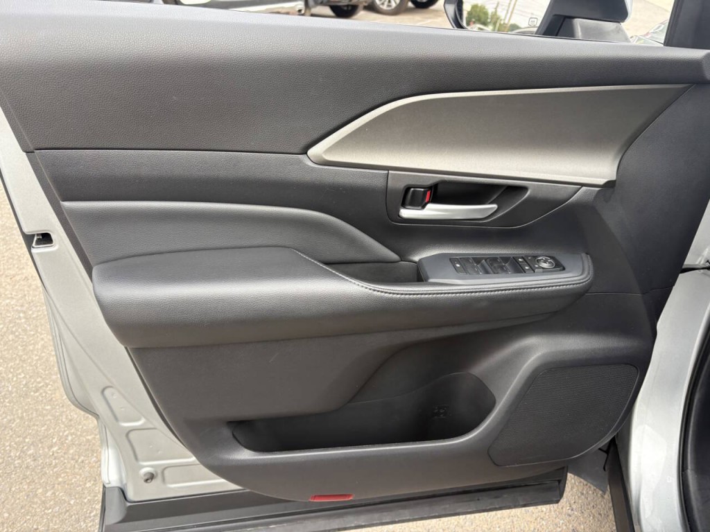 2025 Toyota Highlander Image 9