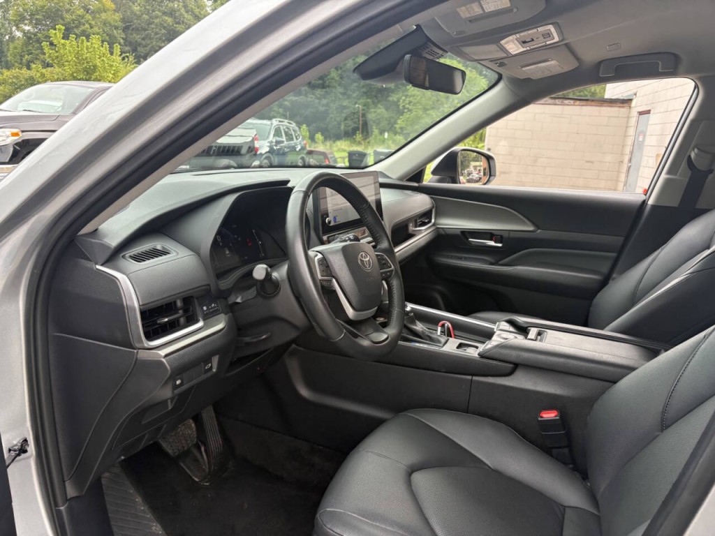 2025 Toyota Highlander Image 11