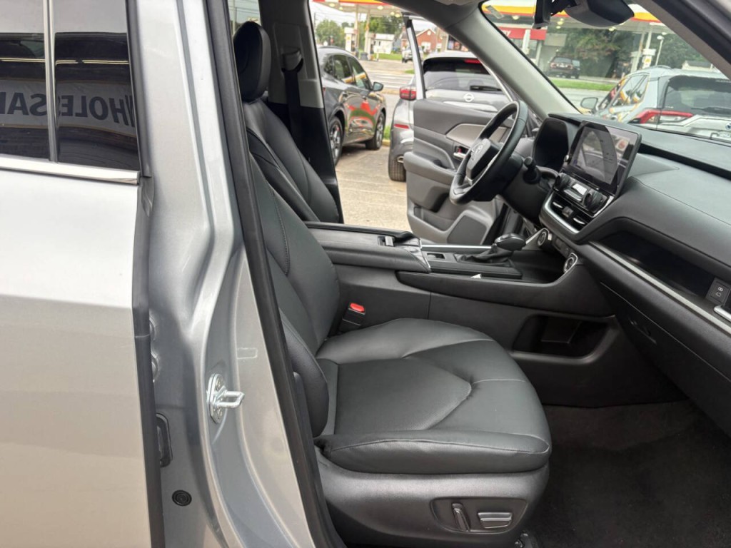 2025 Toyota Highlander Image 28
