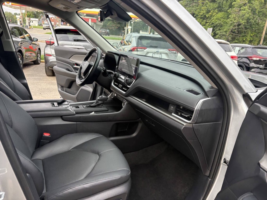 2025 Toyota Highlander Image 29