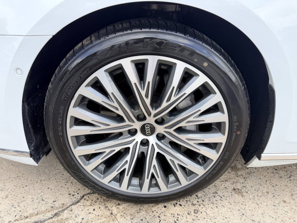 2021 Audi A8 Image 12
