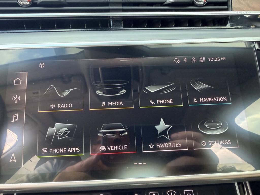 2021 Audi A8 Image 20