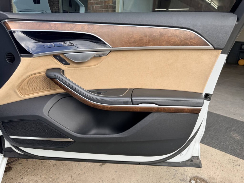 2021 Audi A8 Image 34