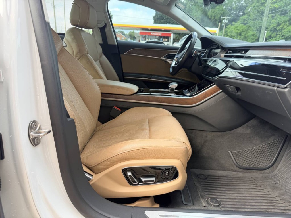 2021 Audi A8 Image 35