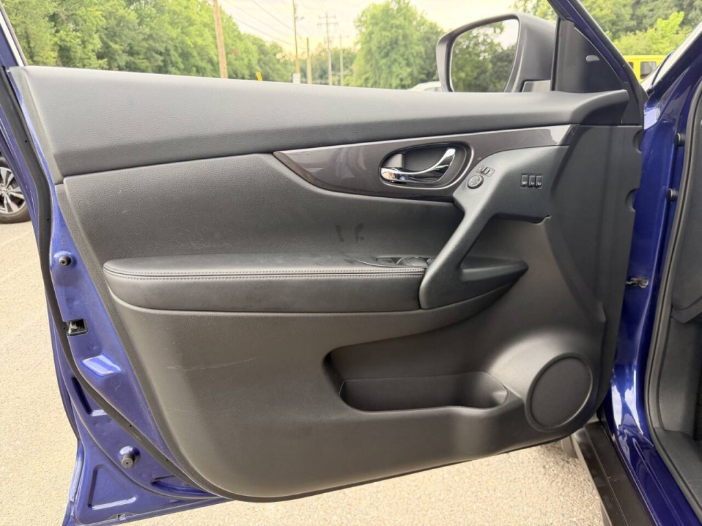 2020 Nissan Rogue Image 13