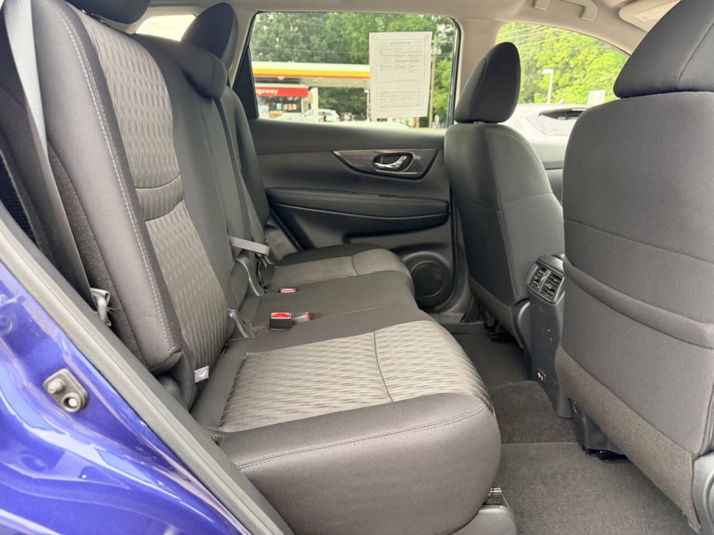 2020 Nissan Rogue Image 32