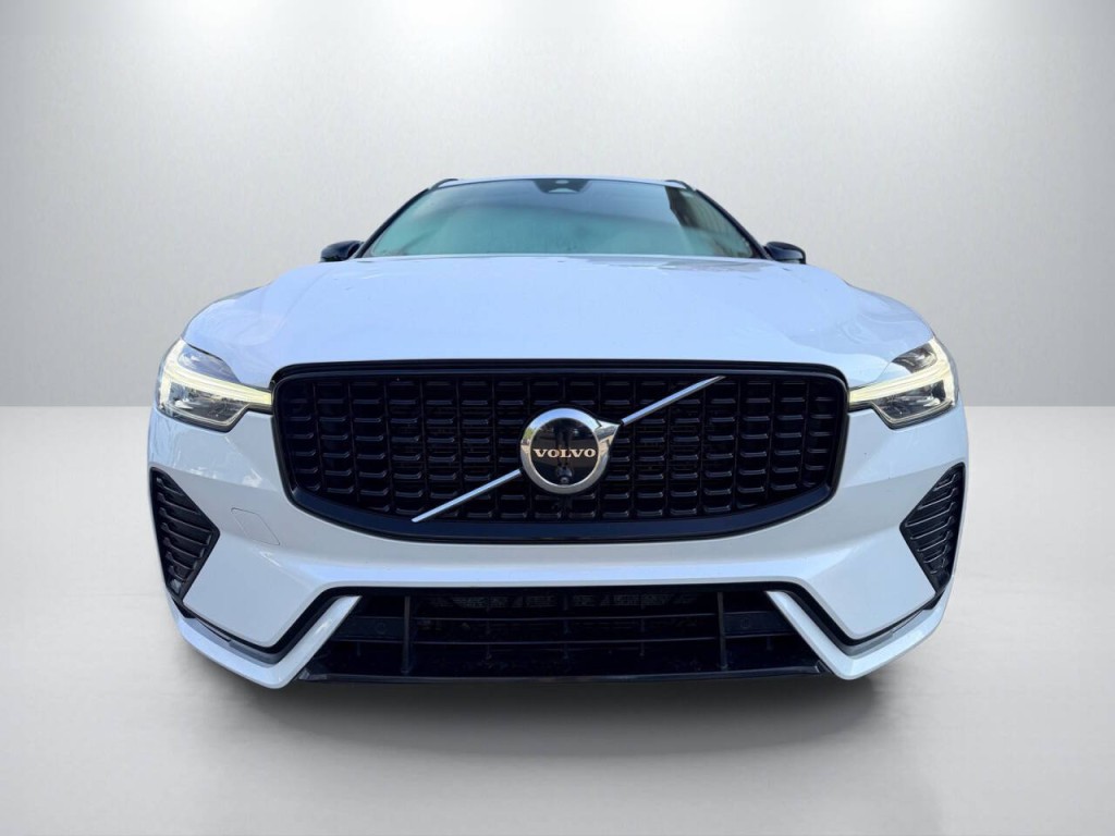 2025 Volvo XC60 Image 2