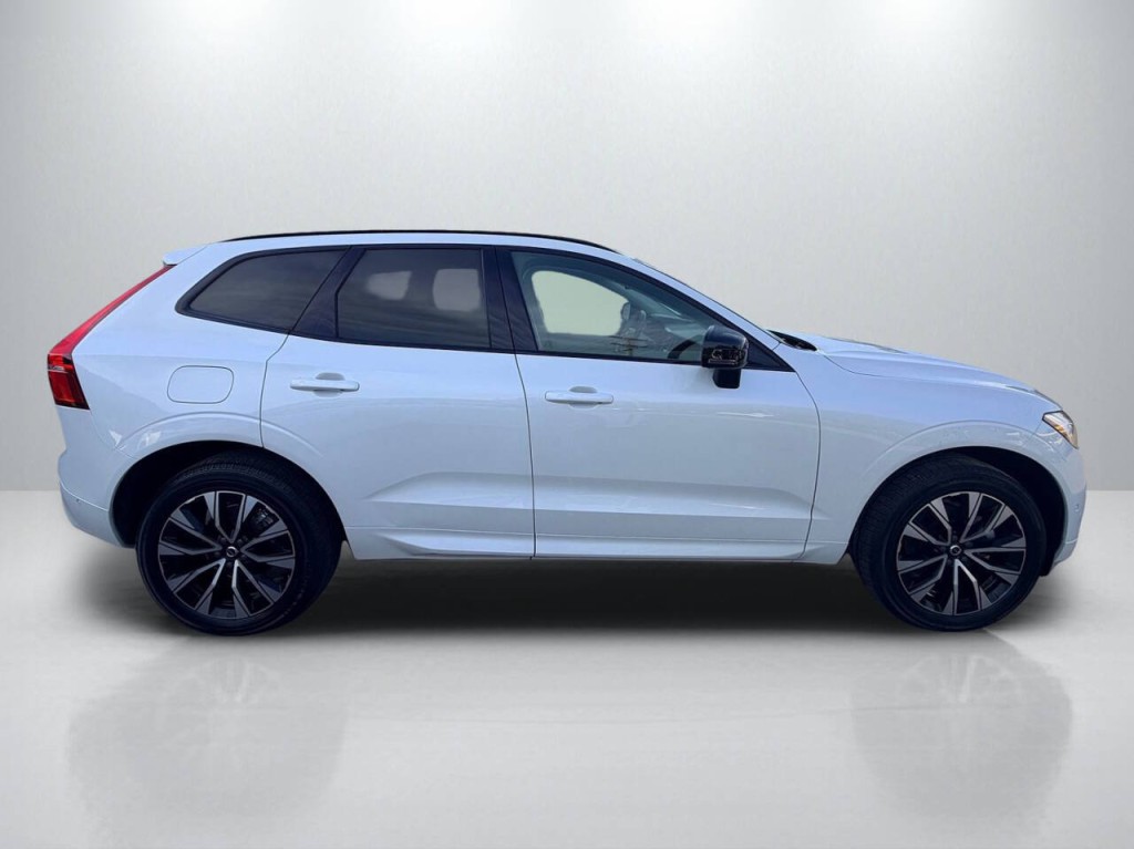 2025 Volvo XC60 Image 8