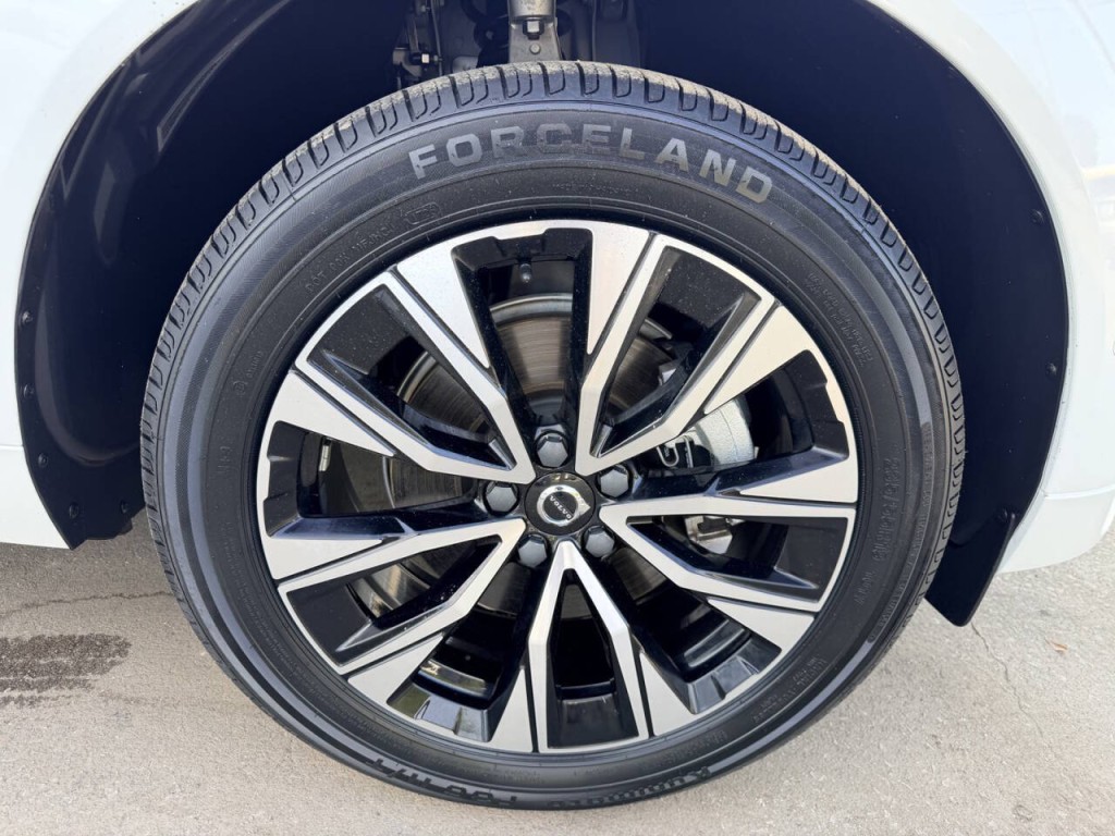 2025 Volvo XC60 Image 9
