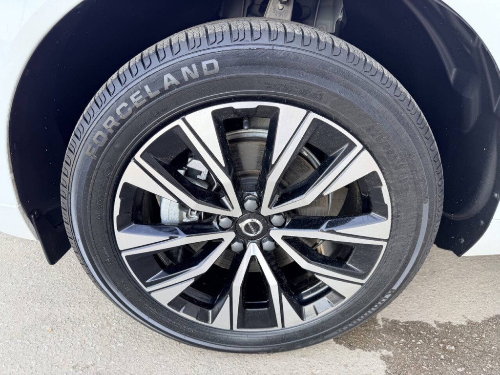 2025 Volvo XC60 Image 12